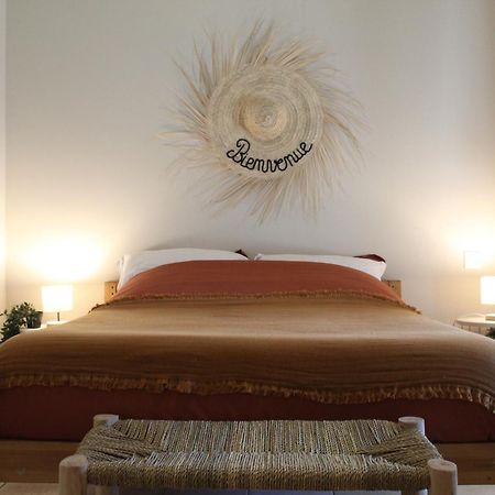 Mas Eva Hotel Mouries Bagian luar foto