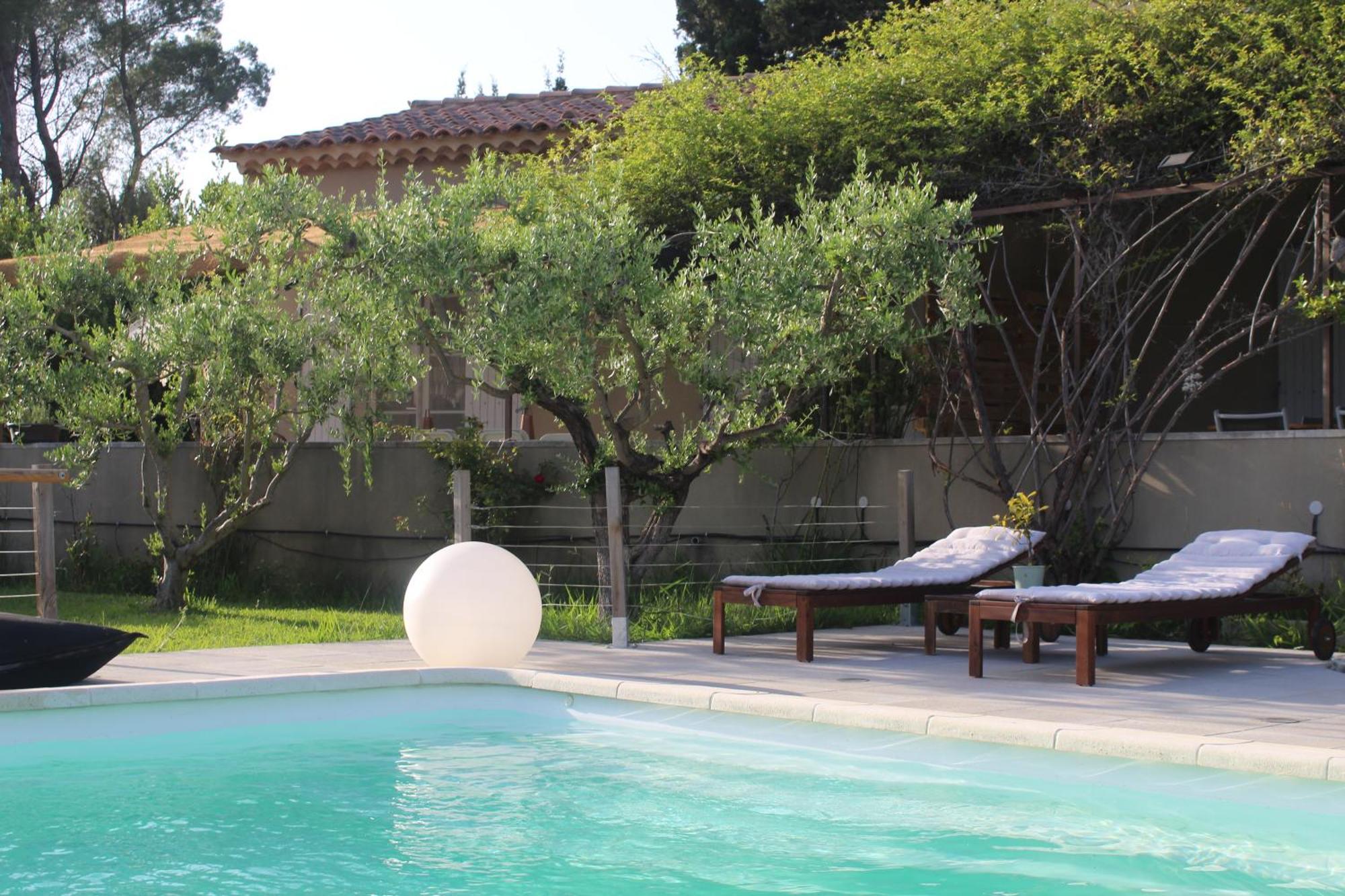 Mas Eva Hotel Mouries Bagian luar foto